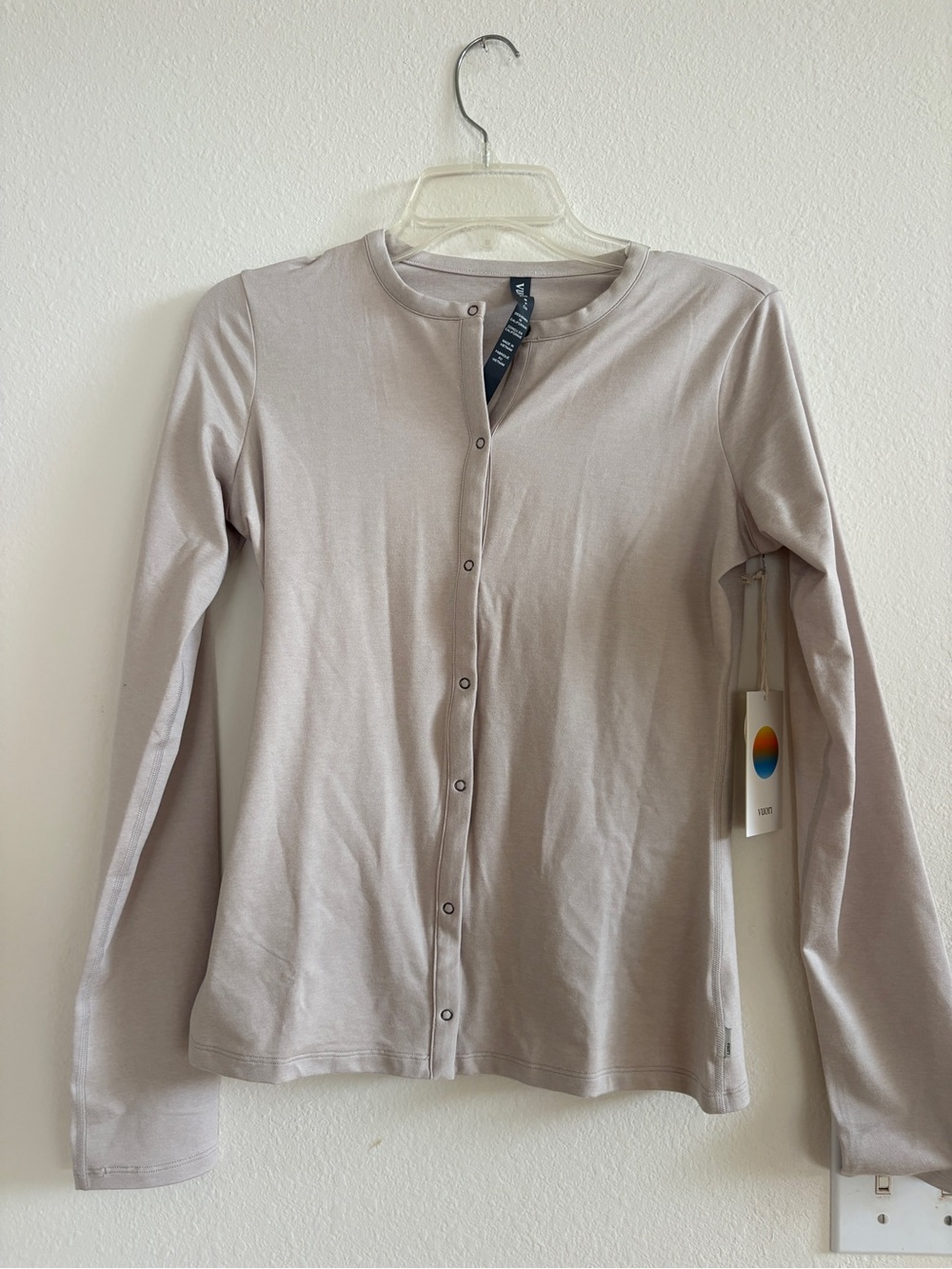 NWT Vuori Light Taupe Snap-Front Long Sleeve Top
